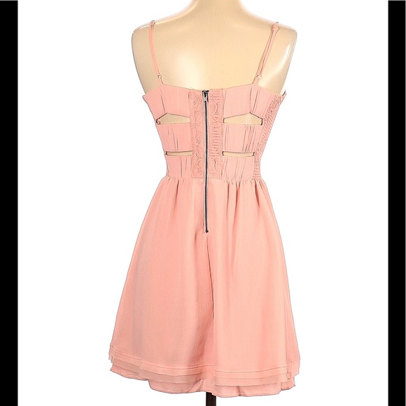 π₯Adorable Vera Wang Pink Dress with Open Backπ - Picture 2 of 9